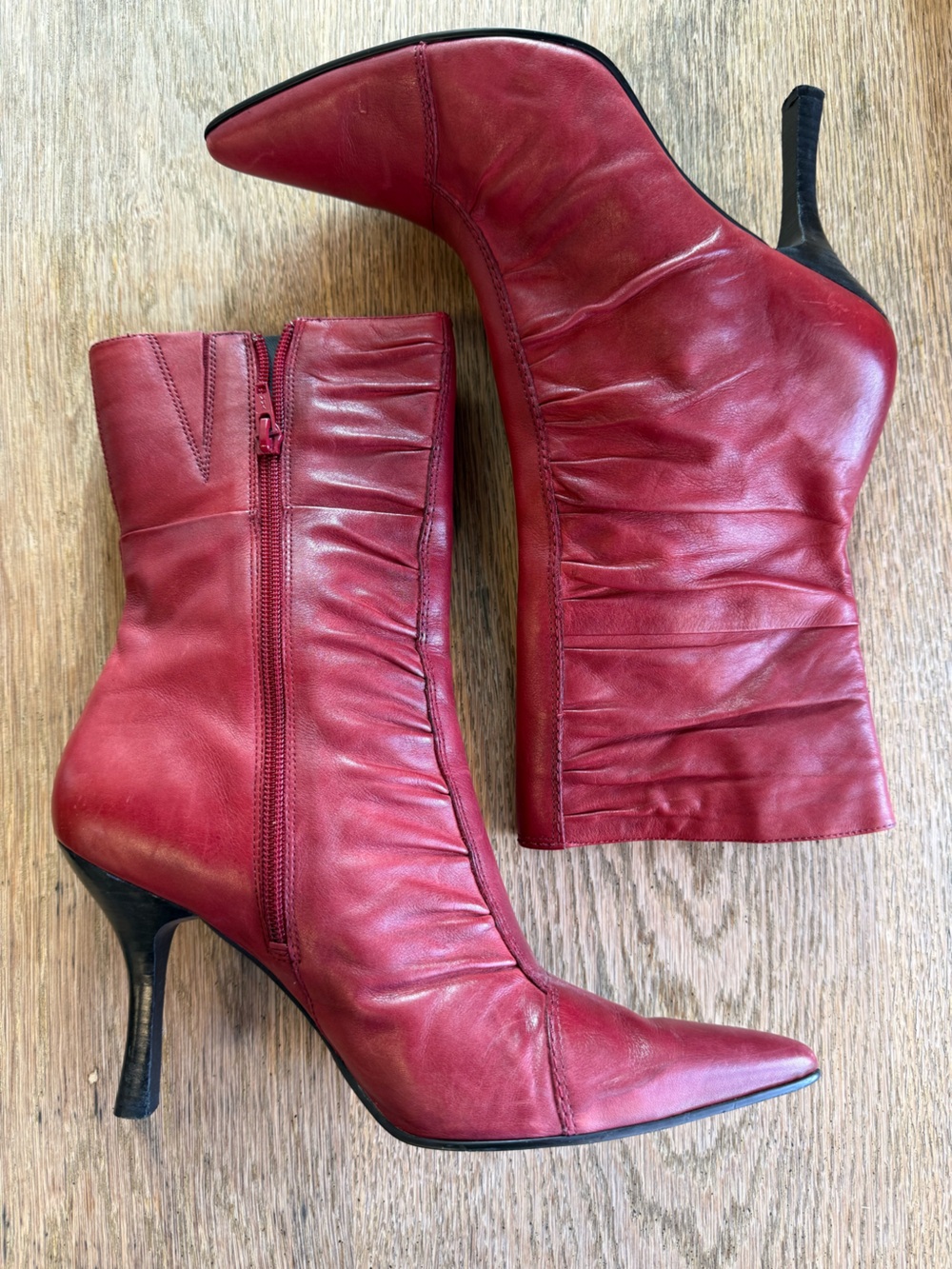 Apostrophe Red Ruched Leather Pointed Toe Ankle Boots Size 10 Vintage Y2K - Picture 6 of 10